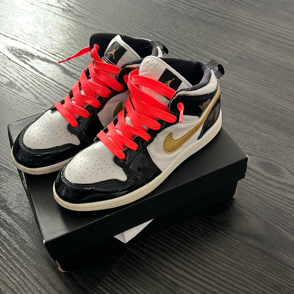 Big Kids Jordan 1 Mid